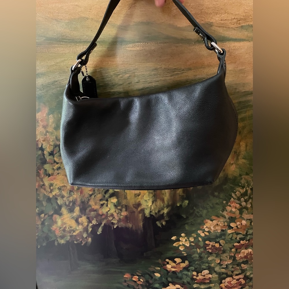 COACH Vintage leather bag . In great used condition. - Picture 4 of 5
